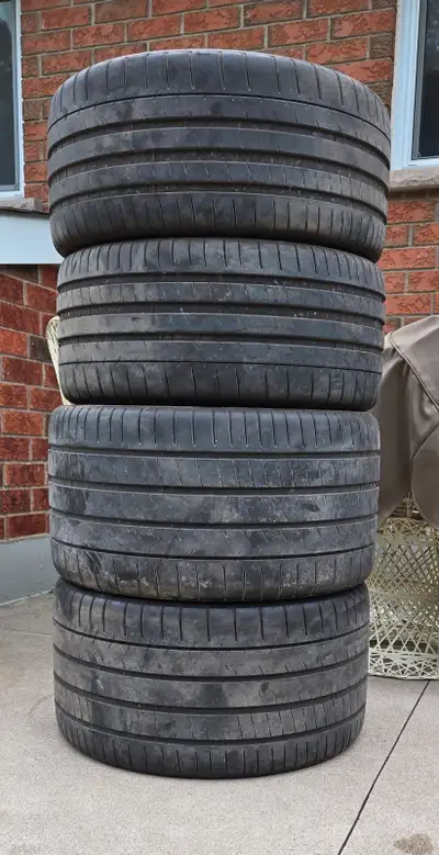 A set of 4 Michelin Pilot Super Sport tires. No damage and perfect tread pattern From C6 Z06 Corvett...