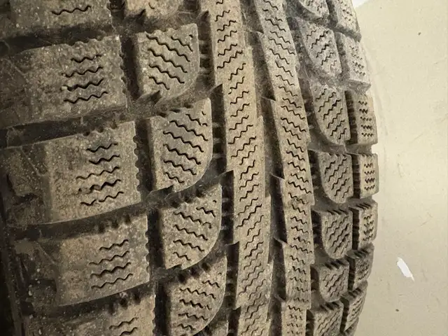 235/65/17 3 Winter tires with steel rims and 1 Rim without tire in Tires & Rims in Ottawa - Image 4