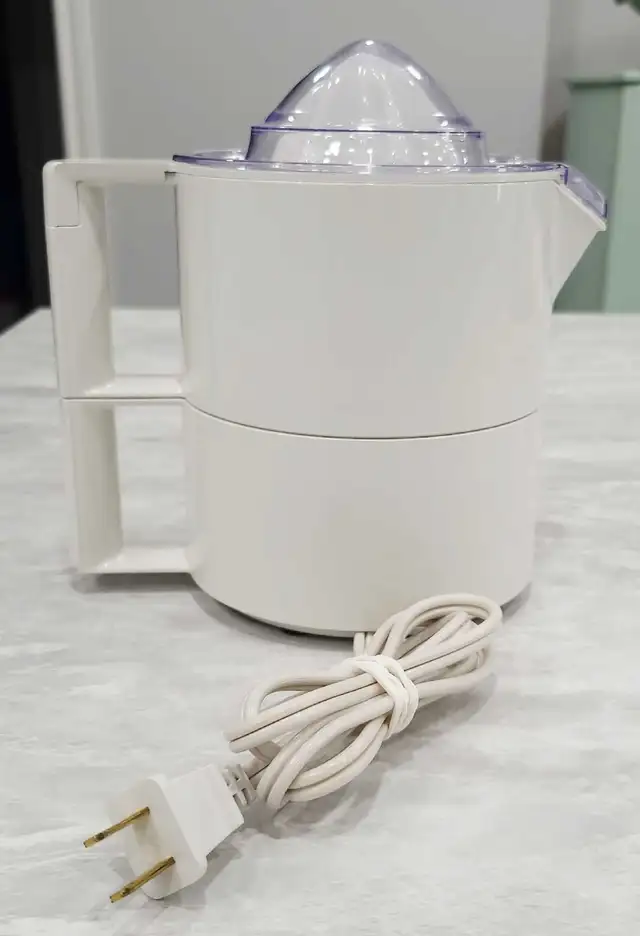 Vintage 80s Braun Electric Citrus Juicer in Processors, Blenders & Juicers in Kitchener / Waterloo - Image 3