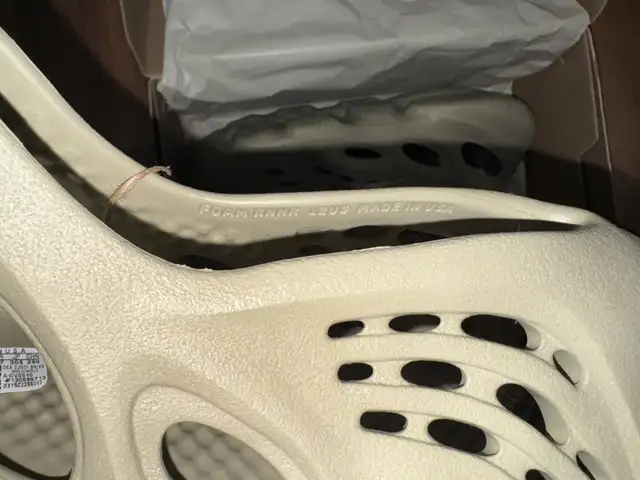 Yeezy Foam Runner ‘Stone Salt’ Men Size 12 in Men's Shoes in Mississauga / Peel Region - Image 7