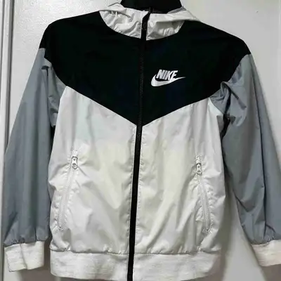 Nike windbreaker Kids small, View more