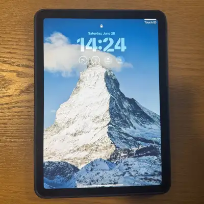 Apple Ipad air 4 64GB and apple penicl2, View more