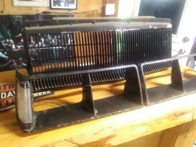 Buick Regal head light bezel left/right been painted by previous owner with corner lights 100$ Buick...