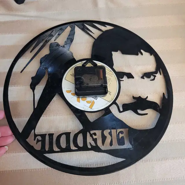 Queen - Freddie Mercury Vinyl Wall Clock in Home Décor & Accents in Markham / York Region - Image 7