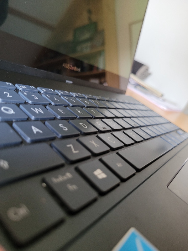 Asus Zenbook Laptop in Laptops in Calgary - Image 4