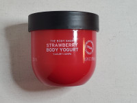 The Body Shop Strawberry Body Yogurt 196g / soin hydratant neuf