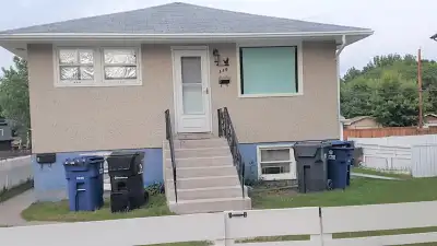 SHARED ACCOMMODATION - Contact (306) 370-2626. Furnished bedroom main floor of house. Deck to social...