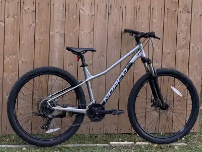 Norco Storm 5 like new Wheels 27.5 size Small, View more