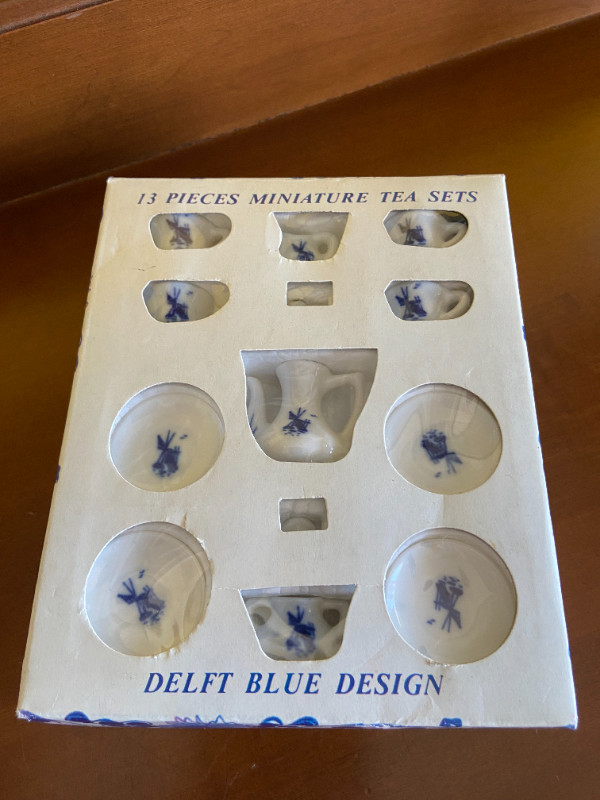 Vintage 13 Piece Delft Blue Miniature Tea Set Doll House in Box in Arts & Collectibles in Oshawa / Durham Region