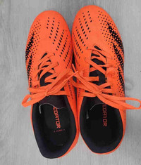 Bright Orange Used Boy Soccer Shoes ⚽️ 
