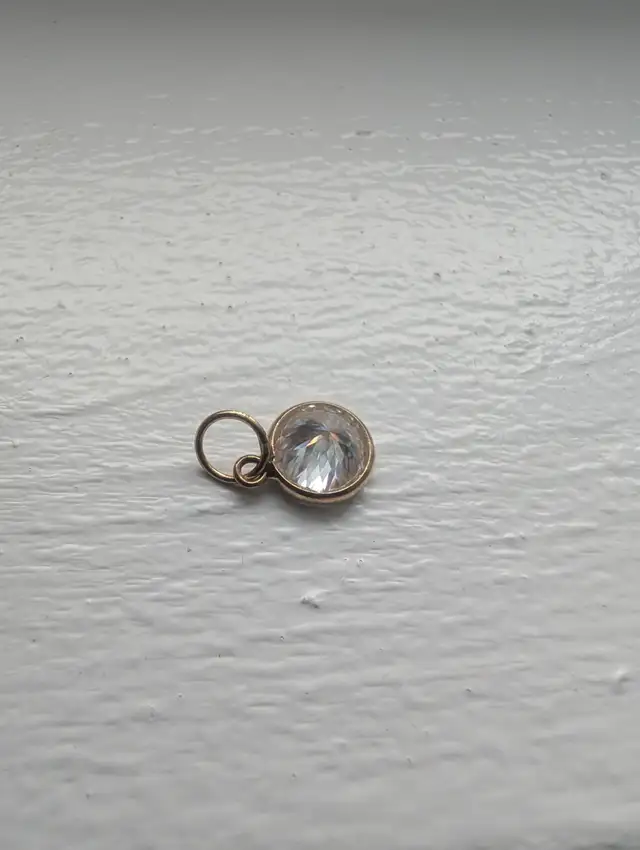 Brand New 10KT Gold Moissanite Necklace Pendant For Sale in Jewellery & Watches in London - Image 8