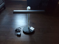 LED Touch Sensor Task Lamp black / lampe de bureau DEL noir neuf