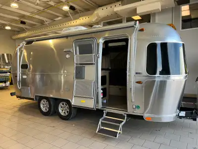 2020 Airstream Flying Cloud 23CB Bunk – lithium/solar – awning pkg – family layout 23CB bunk layout...