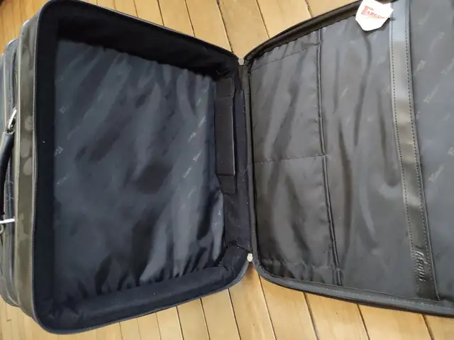 Targus Computer Laptop Case Bag in Laptop Accessories in Barrie - Image 7