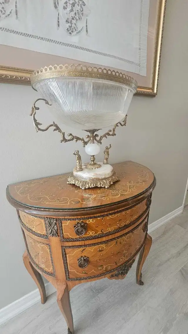 Antique Style Centerpiece Bowl in Arts & Collectibles in Markham / York Region - Image 3