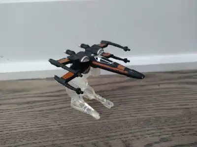 Add this cool, used Star Wars X-Wing fighter to your collection! This miniature is ready to take fli...