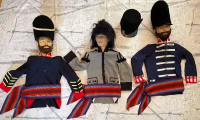 Costumes d'uniformes militaires  de la guerre de 1812, View more