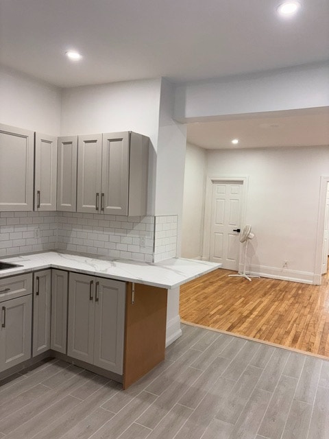 Completely Newly Renovated 4-Bedroom Lower Triplex for Rent – — photo 2