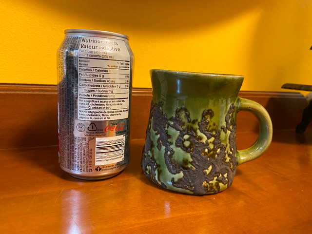 Vintage Canadian Artisan Pottery Laurentienne Pottery Lava Mug in Arts & Collectibles in Oshawa / Durham Region - Image 2