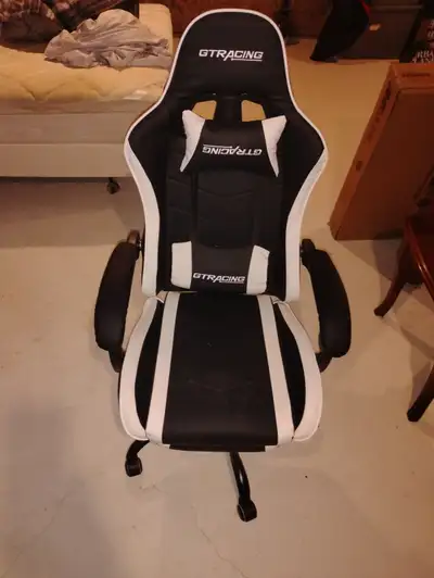 Computer gaming chair 140 come get it, View more