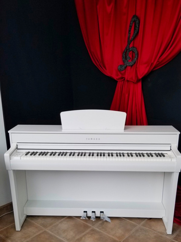 Nouvel arrivage PIANO NUMÉRIQUE YAMAHA CLP735WH dans Pianos et claviers  à Drummondville