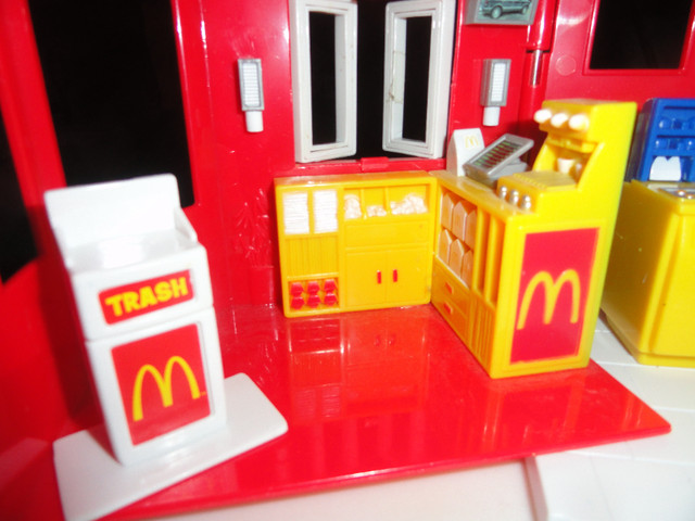 Resto  McDonald's   Vintage 2003  RARE. dans Jouets et jeux  à Ville de Québec - Image 3