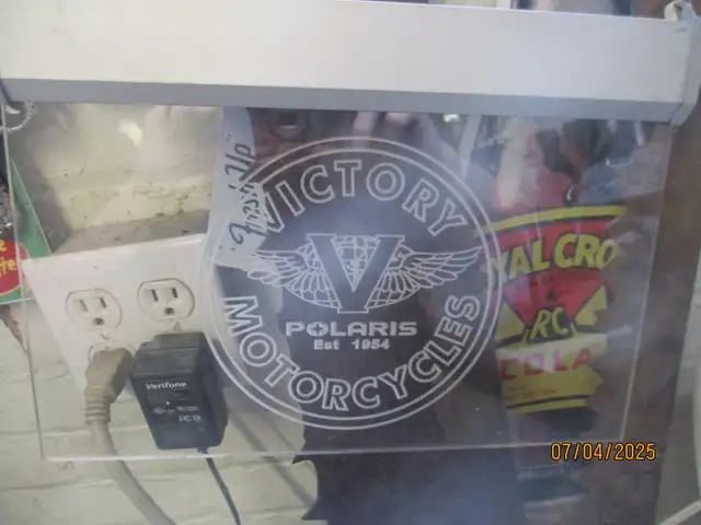 1980s POLARIS VICTORY MOTORCYCLE PLASTIC LIGHT UP SIGN $40 in Arts & Collectibles in Winnipeg - Image 3