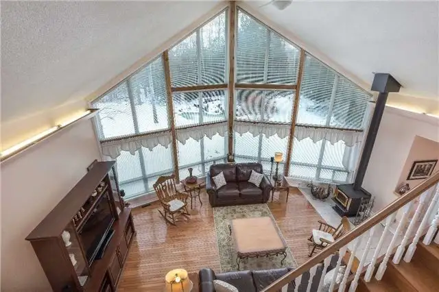 10 acre house for sale 1.79 million in Houses for Sale in Markham / York Region - Image 7