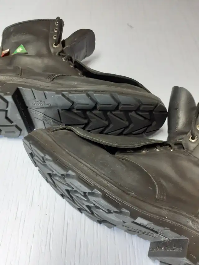 bottes de travail in Men's Shoes in Saguenay - Image 3