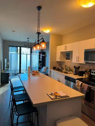 LEASE TAKEOVER for 1 bedroom + den apartment. Move-in date is flexible (mid June). The original leas...