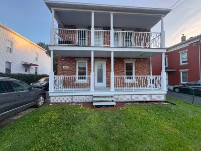 Grand 5 ½ à louer à Granby — 1 525 $/mois Disponible dès octobre — possibilité d’emménager plus tôt...