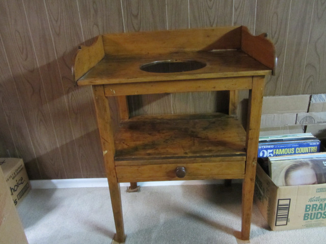Antique Wash Stand In Very Good Condition for it's Age in Arts & Collectibles in Oshawa / Durham Region