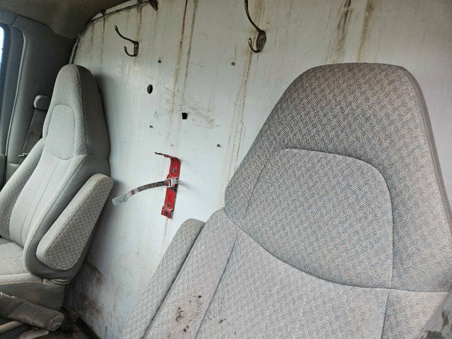 1999 gmc savannah 3500 cube van $4000 OBO in Cars & Trucks in Oakville / Halton Region - Image 3