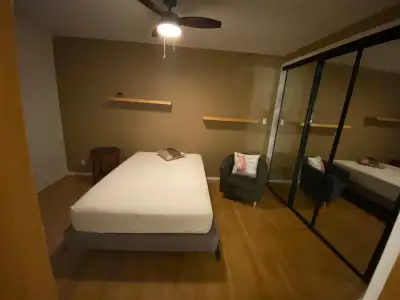 Belles chambres équipées à louer – libre maintenant. Il s'agit d'un appartement entièrement rénové d...