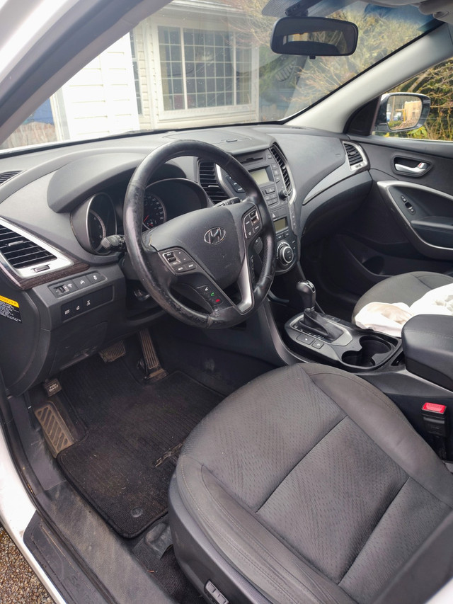 Hyundai Santa Fe in Cars & Trucks in Cowichan Valley / Duncan - Image 3