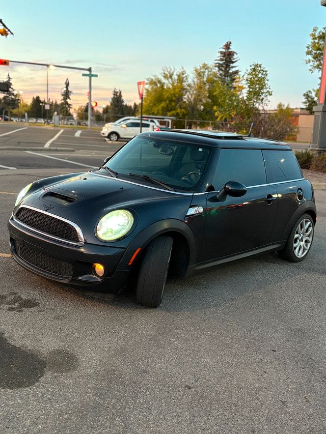 2008 mini cooper S in Cars & Trucks in Calgary