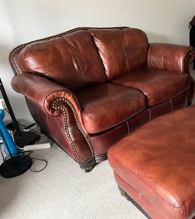 Gorgeous high quality 100% cowhide real leather living room set. One loveseat, one chair and one Ott...