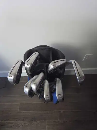 Taylormade 2017 M2 Iron Set (4-AW) with golf bag, View more
