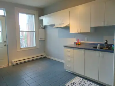 4½ appartement une chambre fermée et un bureau fermé