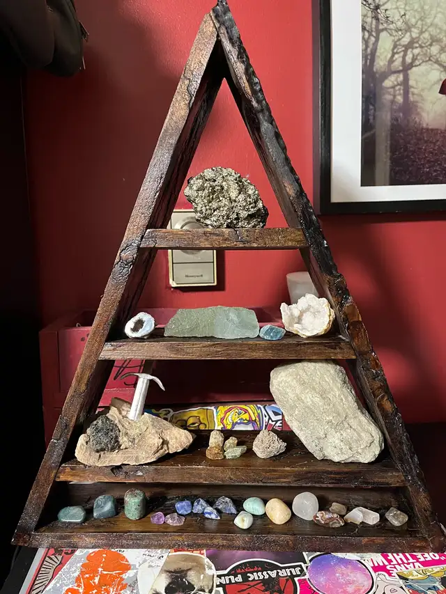 Crystals And Display in Bookcases & Shelving Units in Oshawa / Durham Region - Image 2
