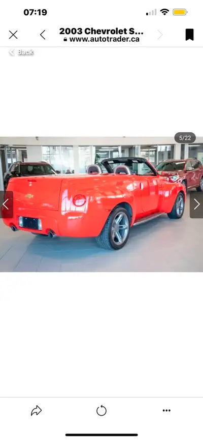 Découvrez l'emblématique Chevrolet SSR 2004, un mélange unique de style roadster et de fonctionnalit...