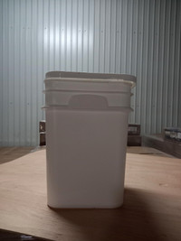 Chaudières blanches carrées 4.5 gallons
