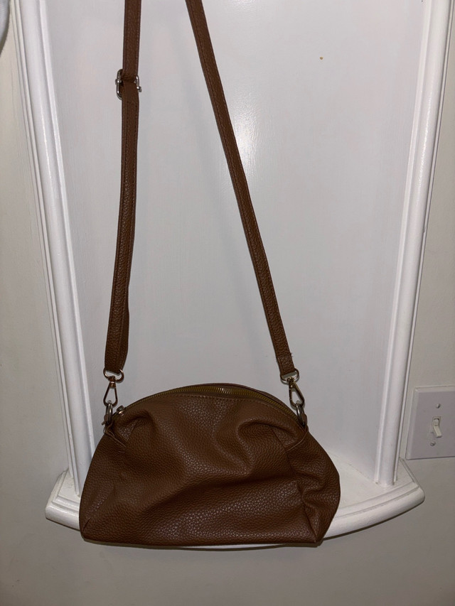 Brown Crossbody Bag in Bags & Luggage in Guelph - Image 2