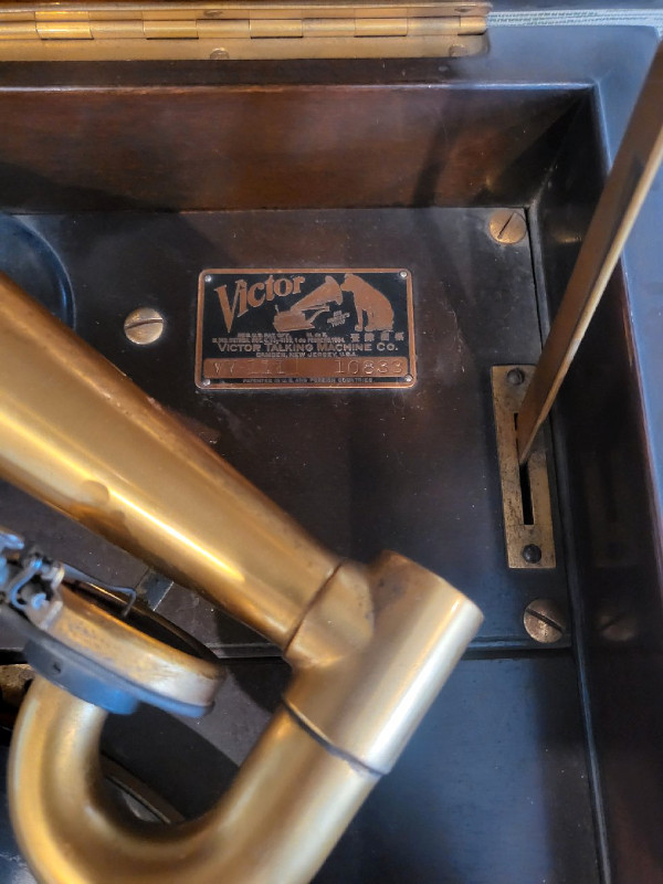 Victrola -Victor Talking Machine in Arts & Collectibles in Guelph - Image 2