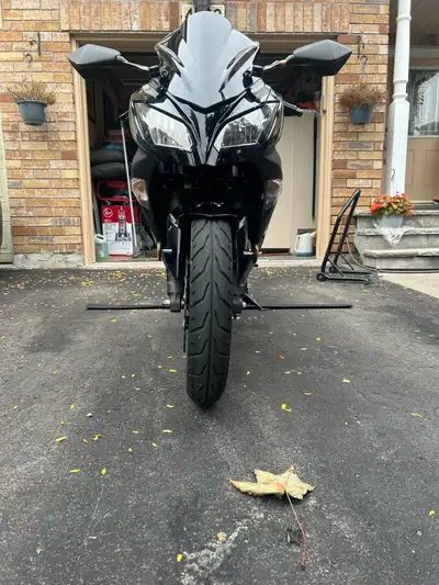 Selling my 2015 Kawasaki ninja 300 SE with ABS This is an amazing bike for beginners. This was my fi...