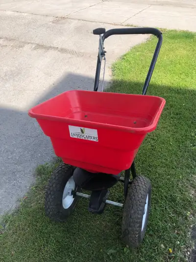 LANDSCAPERS SELECT épandeur grain spreader turf builder, View more
