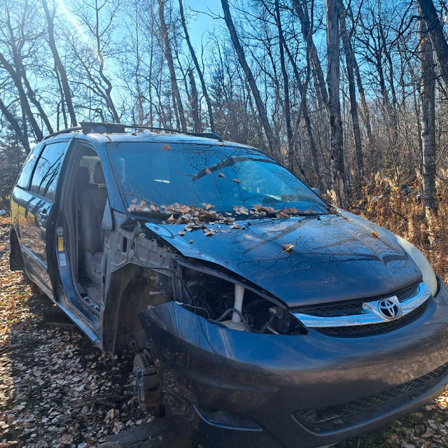 Honda Odyssey Toyota sienna For Parts in Cars & Trucks in Grande Prairie - Image 4