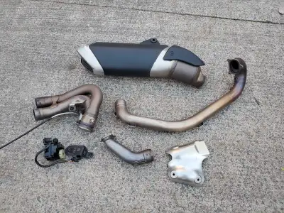 Stock take off from a low mileage 2018 939 SP. Will fit 2013-2018 821 and 939 all models. Muffler is...