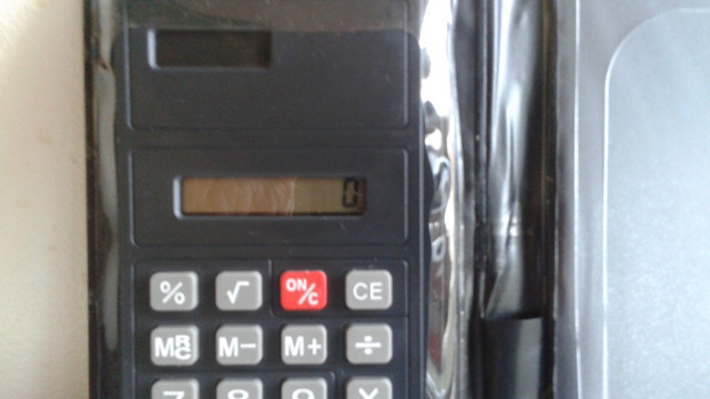 Calculatrice avec étui dans Appareils électroniques  à Ville de Montréal - Image 2