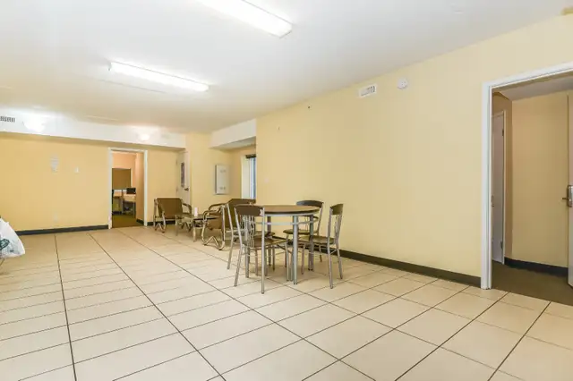 One Room Available in a 4-bed/4-bath Student Apartment in Room Rentals & Roommates in Kitchener / Waterloo - Image 4